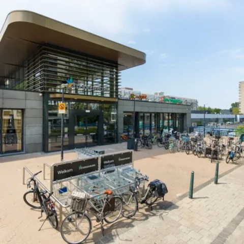 Brommer- en scooterstalling service in Winkelcentrum Sterrenburg in Dordrecht