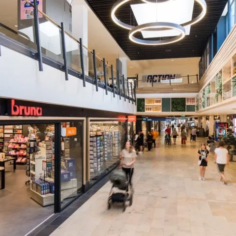 Vooraanzicht Bruna in winkelcentrum Sterrenburg in Dordrecht