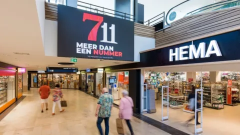 Vooraanzicht Hema in winkelcentrum Sterrenburg in Dordrecht