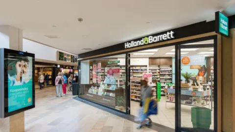 Vooraanzicht Holland Barrett in winkelcentrum Sterrenburg in Dordrecht