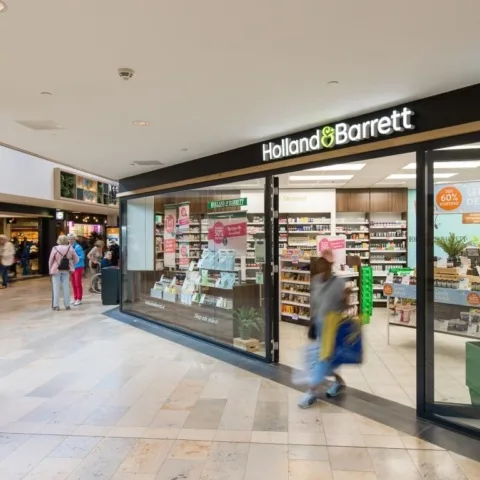 Vooraanzicht Holland Barrett in winkelcentrum Sterrenburg in Dordrecht