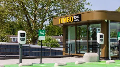 Vooraanzicht Jumbo Food Markt in winkelcentrum Sterrenburg in Dordrecht