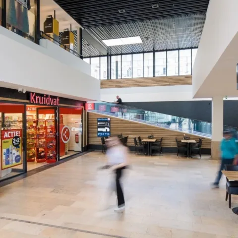 Vooraanzicht Wibra in winkelcentrum Sterrenburg in Dordrecht